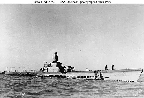 USS_Steelhead; https://www.navsource.net/archives/08/08280.htm Steelhead (SS-280) photographed circa 1945, after she had been refitted with a 5"/25 deck gun.