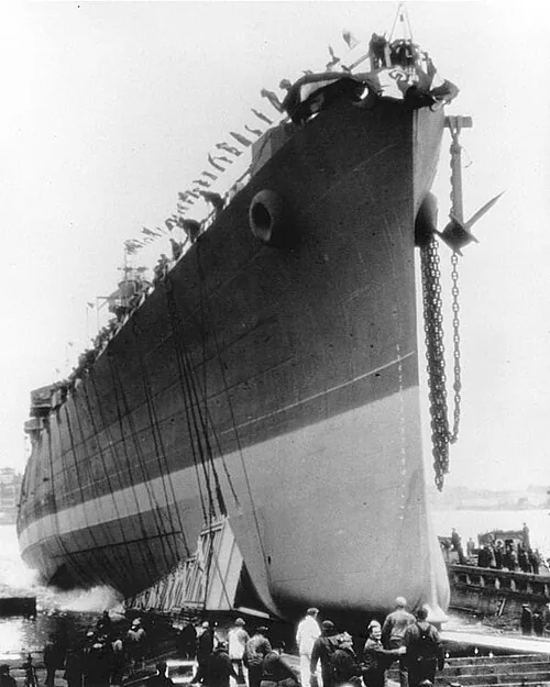USS Atlanta (CL-104) slides down the shipways during her launching, at the New York Shipbuilding Corporation shipyard, Camden, New Jersey, on 6 February 1944.