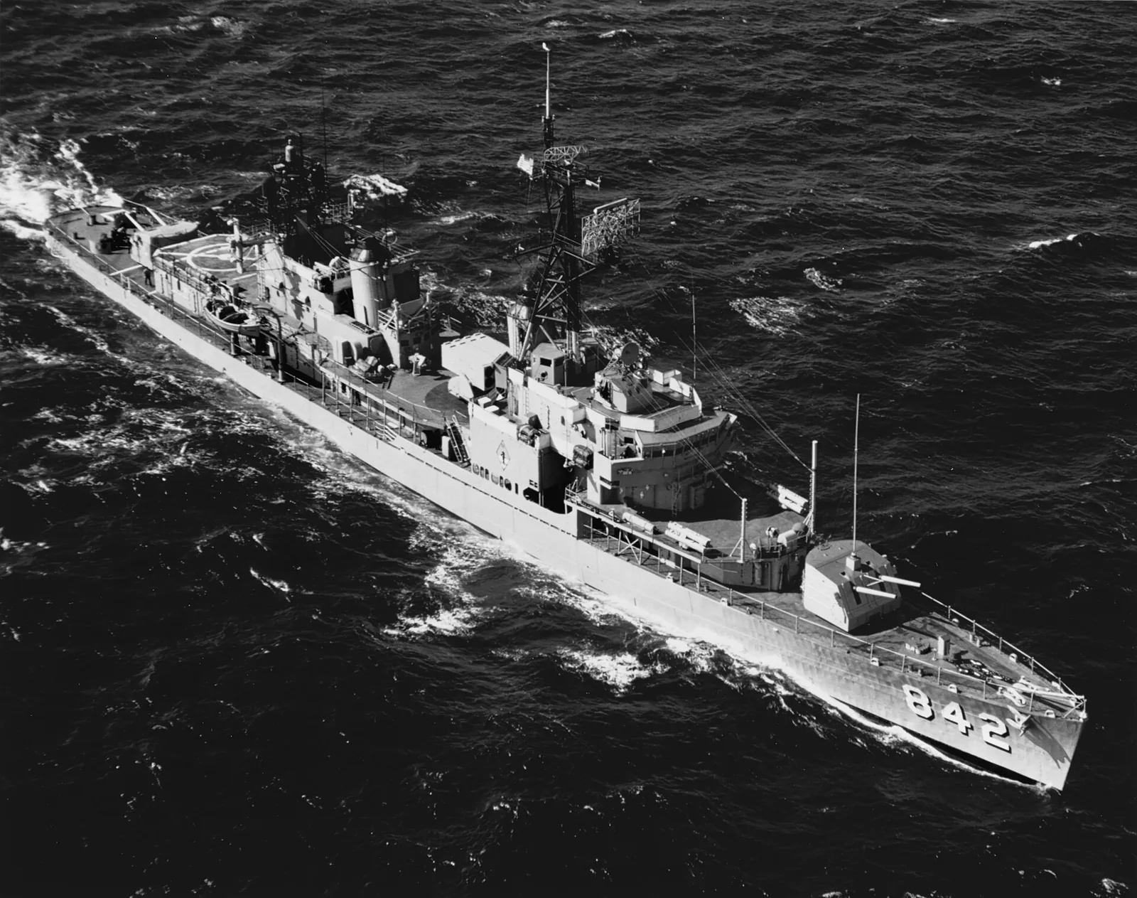 The U.S. Navy destroyer USS Fiske (DD-842) underway in the Narragansett Bay Operating Area, Atlantic Ocean, on 18 October 1971.
