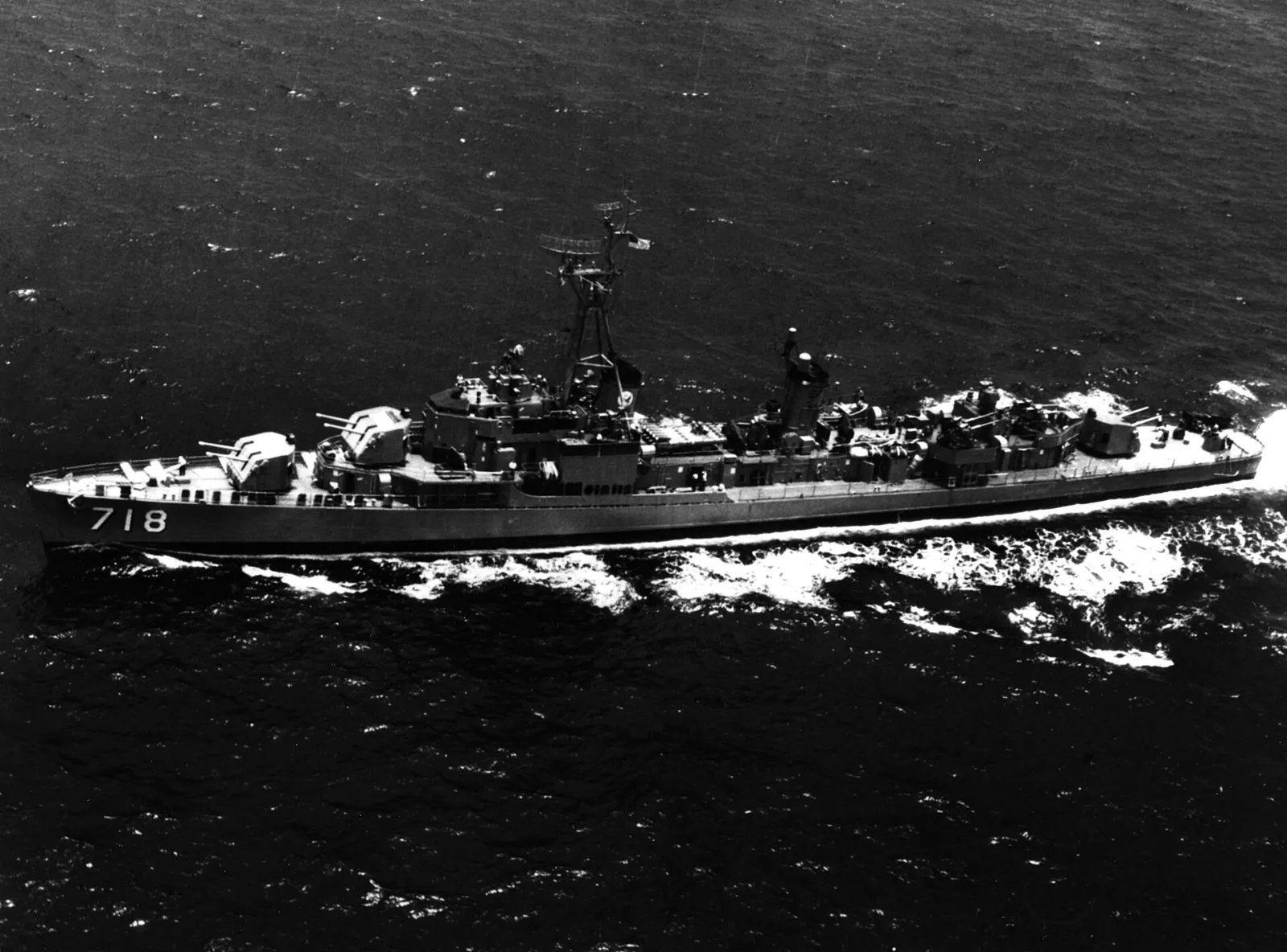 The U.S. Navy destroyer USS Hamner (DD-718) underway to Bombay (Mumbai), India, on 8 April 1960.