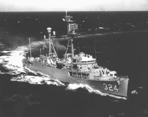 The U.S. Navy radar picket destroyer escort USS Falgout (DER-324) underway at sea off Pearl Harbor, Hawaii (USA), on 30 August 1963.