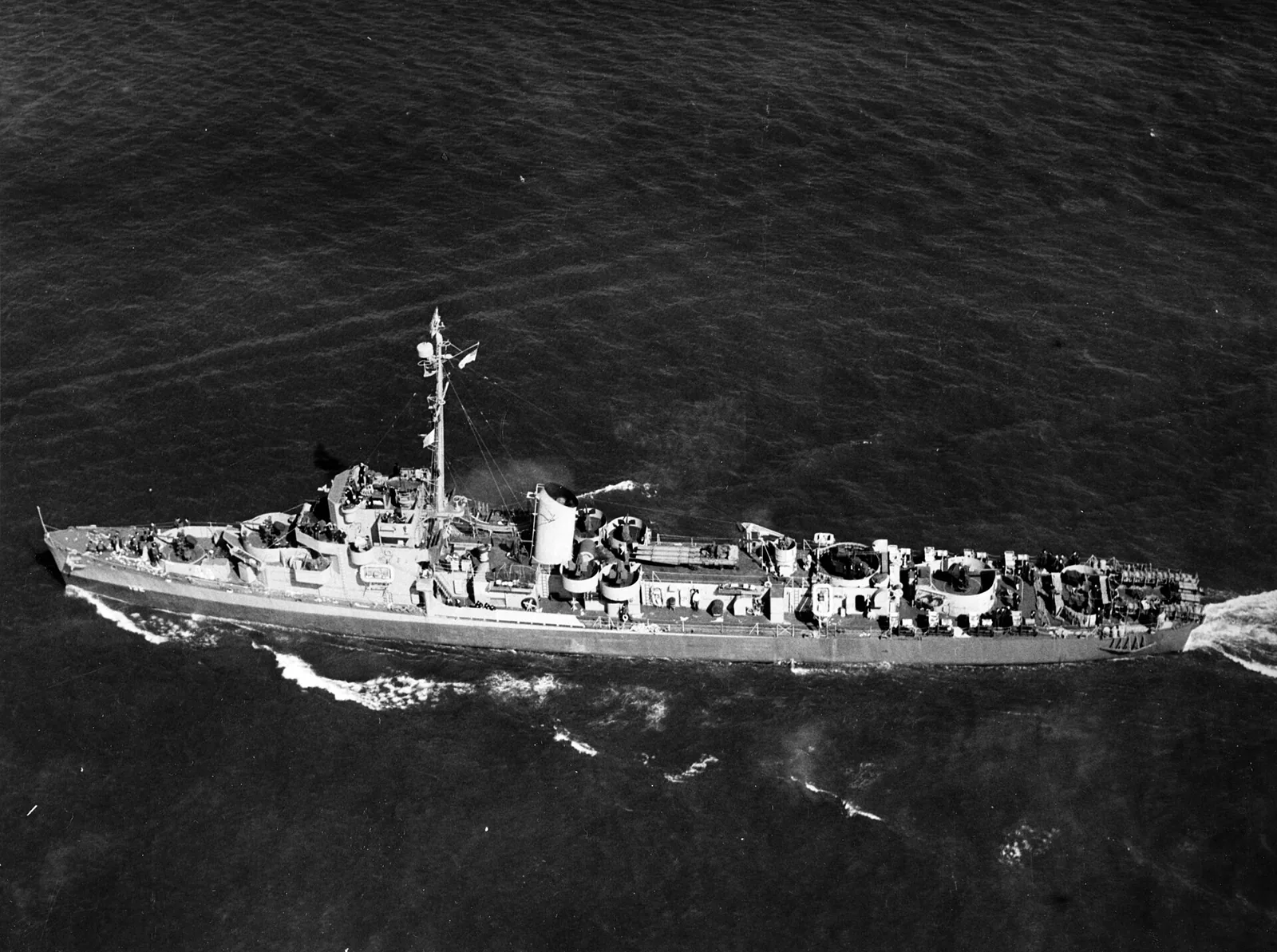 The U.S. Navy destroyer escort USS Robert E. Peary (DE-132) underway off New York City (USA) on 25 March 1944.