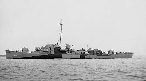 The U.S. Navy destroyer escort USS Eversole (DE-404) off Boston, Massachusetts (USA), on 20 May 1944. She is painted in Camouflage Measure 31 , Design 2C.