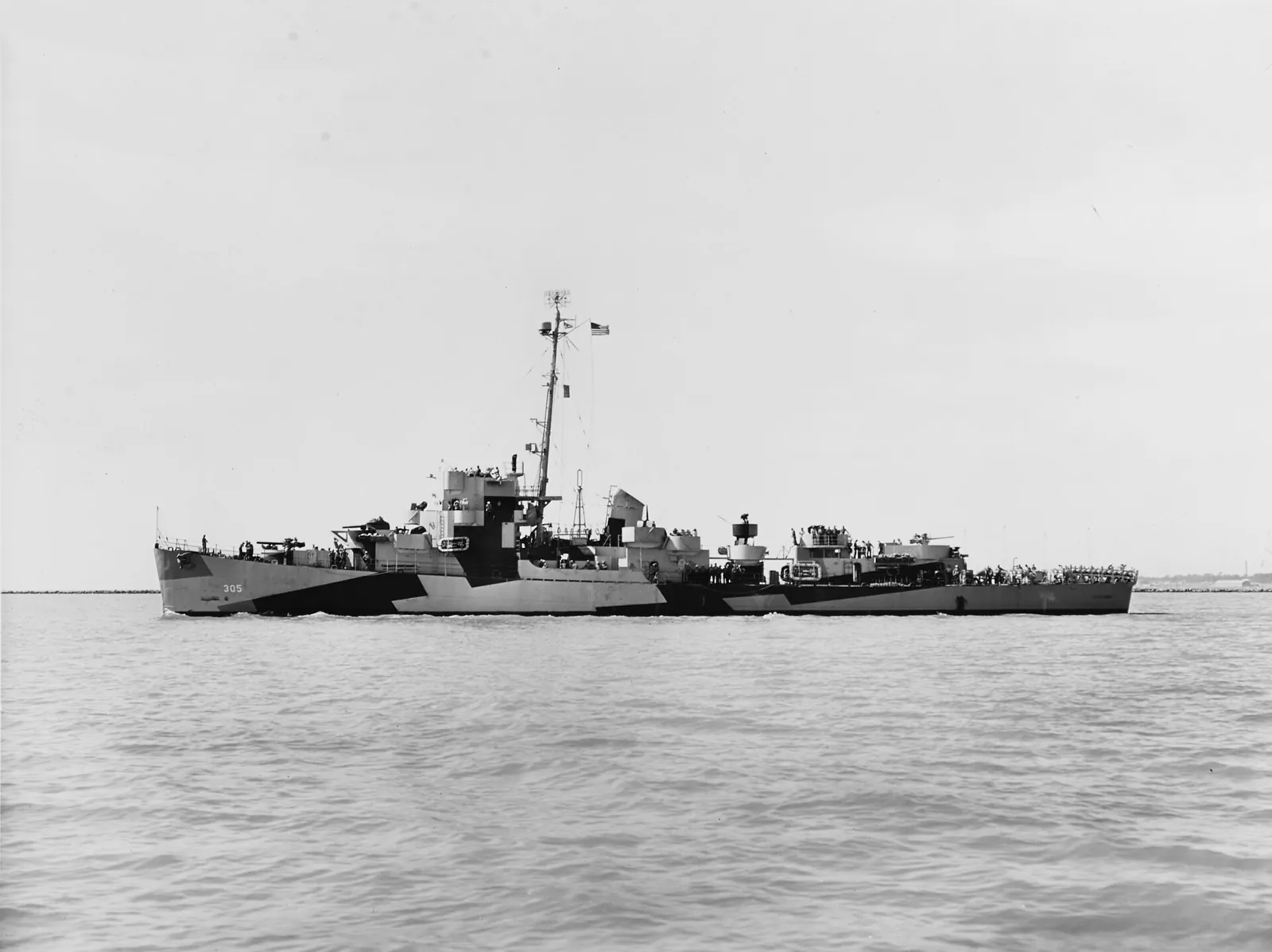 The U.S. Navy destroyer escort USS Halloran (DE-305) off the Mare Island Naval Shipyard, Califronia (USA), on 7 June 1944.