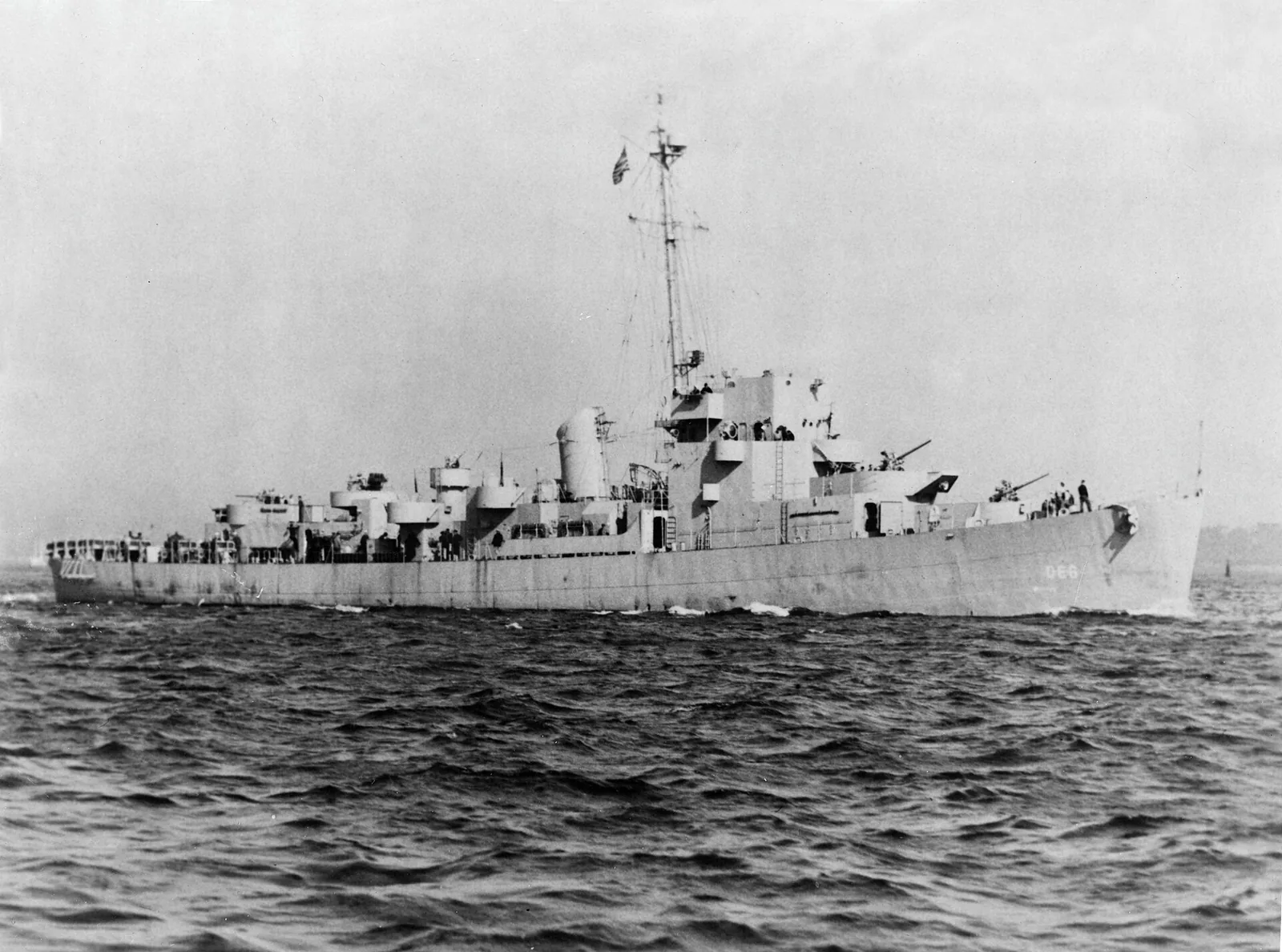 The U.S. Navy destroyer escort USS Wyffels (DE-6) off Boston, Massachusetts (USA), in April 1943.