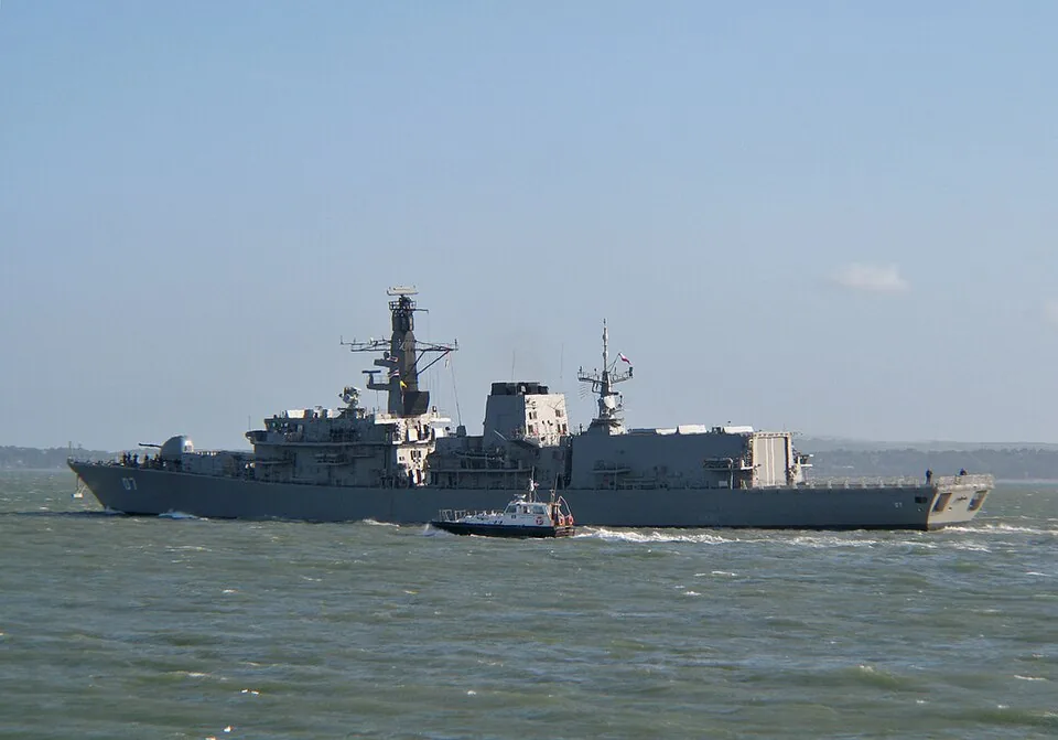The Chilean Navy frigate Almirante Lynch FF-07 (ex-HMS Grafton F80) pictured prior to delivery, leaving Portsmouth Naval Base, UK, on 19 May 2007 by Brian Burnell .