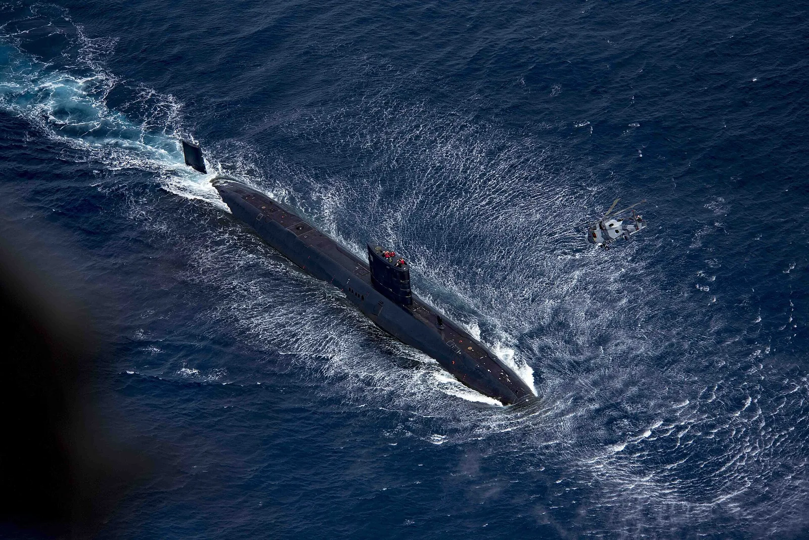 Royal Navy Trafalgar -class submarine HMS Trenchant and Royal Navy Wildcat HMA2, attached to Type 23 frigate HMS Iron Duke (F234), participate in a passenger exchange during exercise Saxon Warrior 2017, Aug. 5.