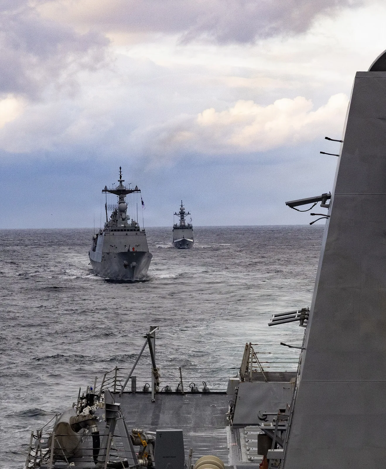 AT SEA (Nov. 18, 2025)– The Republic of Korea (ROK) Navy Chungmugong Yi Sun-sin-class destroyer ROKS Wang Geon (DDG 978), left, and Daegu-class frigate ROKS Daejeon (FFG 823), right, sail in formation aft of Arleigh Burk…