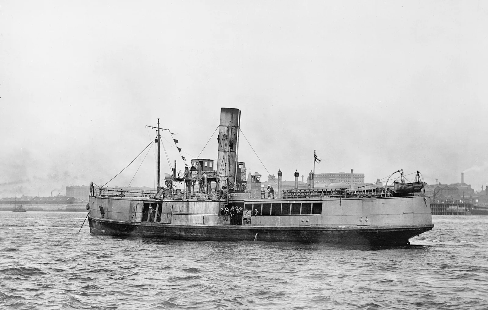HMS IRIS II on her return to Liverpool following the Zeebrugge Raid .