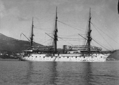 Cleaning guns aboard the SMS Moltke. Sans lieu, sans date. Croiseur allemand Moltke. Graissage des canons. Don Mars (contretype numéro 1614).