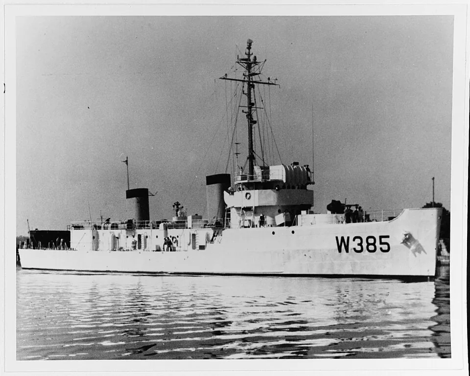 USS Tanager (AM/MSF-385) Photographed in early or mid-1964, just prior to her commissioning as a Coast Guard cutter. Courtesy of Stephen S. Roberts, 1978. U.S. Naval History and Heritage Command Photograph.