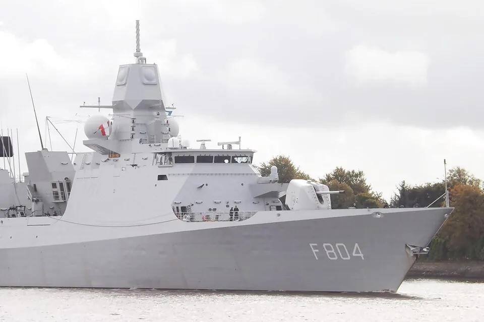 F804 HNLMS De Ruyter, a Zeven Provincien class frigate of the Royal Netherlands Navy, passing Clydebank