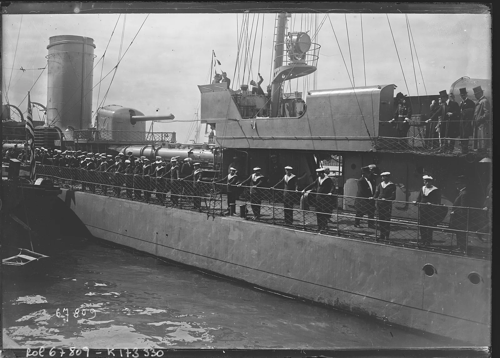 [M. Millerand à bord de l'Amiral-Sénès contre-torpilleur saisi aux Allemands et participant à la Grande semaine maritime au large du Havre, le 25 juillet 1921]