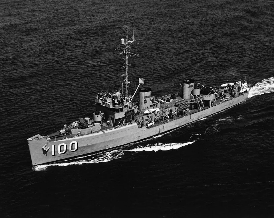 Auk-class minesweeper USS Heed (AM-100) at an unspecified date and location